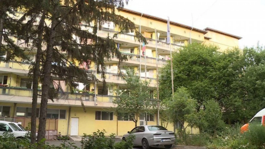 ПОД КЛЮЧ: Държат заключени възрастни хора вече 14 месеца