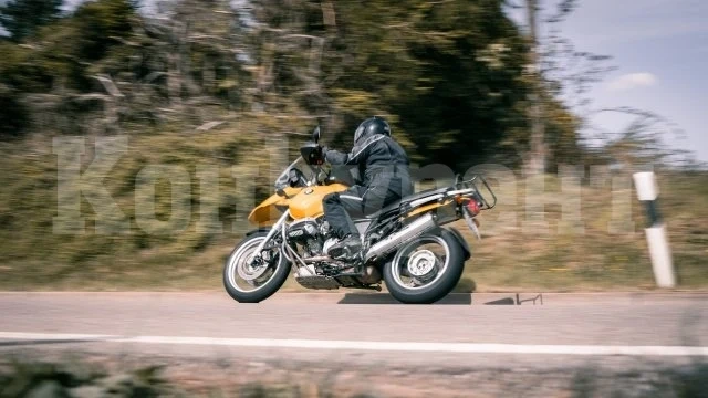 „Поздравиха“ с 2 акта за нередовен мотопедист