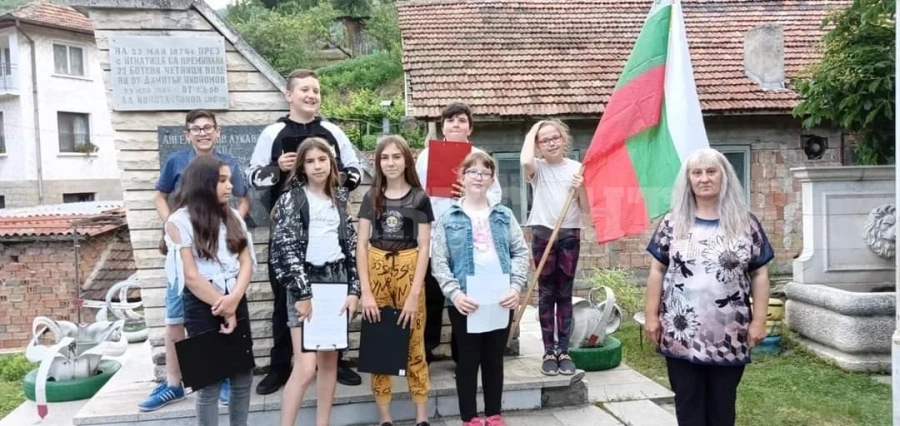 Рецитираха стихове пред паметника на Ботеви четници в Игнатица