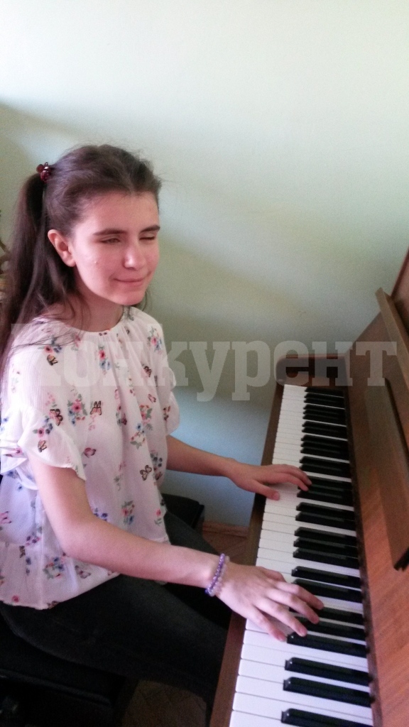 Елица Стефанова получи пиано 