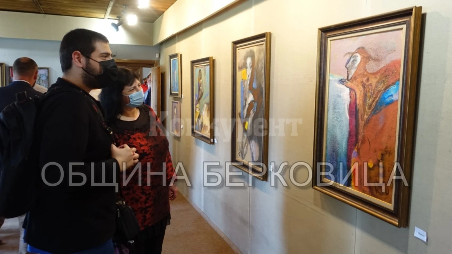 Изложба на известния художник Петко Петков е подредена в градската художествена галерия в Берковица