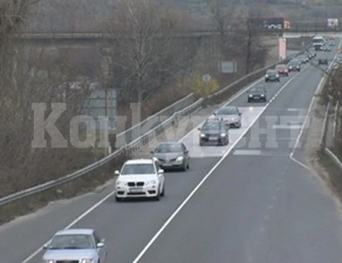 Паднал стълб затвори Прохода на Републиката