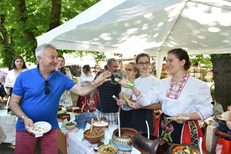 Ели Лозанова пак развърта черпака на „Бабина душица\