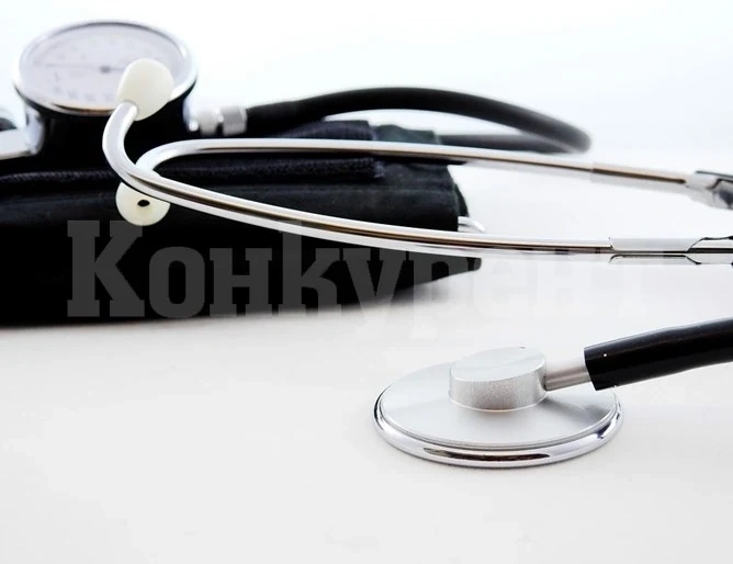 COVID-19 повали двама еквадорски лекари, които бяха отложили сватбата си, за да спасяват животи