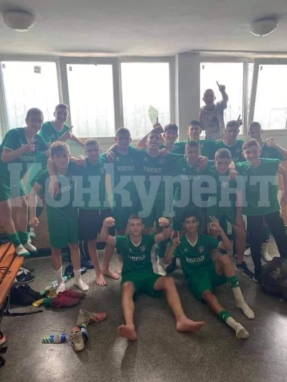 Ботев ги почна подред в U15, би и в Русе, черпят ги с пици за победата