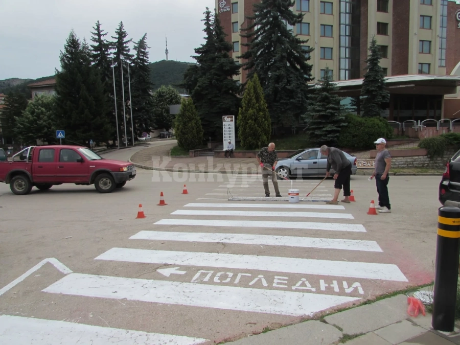 Освежават пешеходните пътеки в Белоградчик
