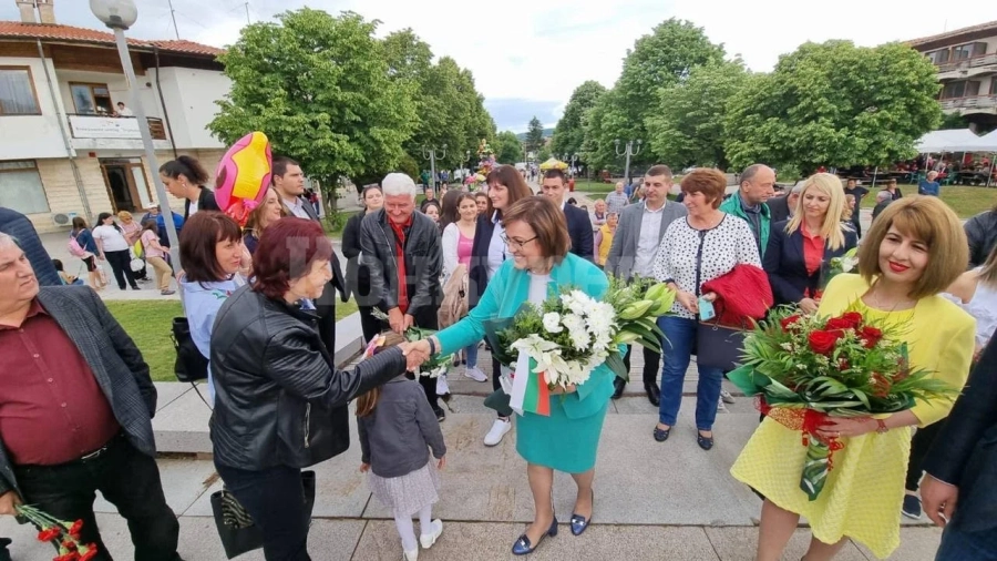 Нинова в Ковачевци: Ще направим преизчисляване на пенсиите и необлагаем минимум за млади семейства