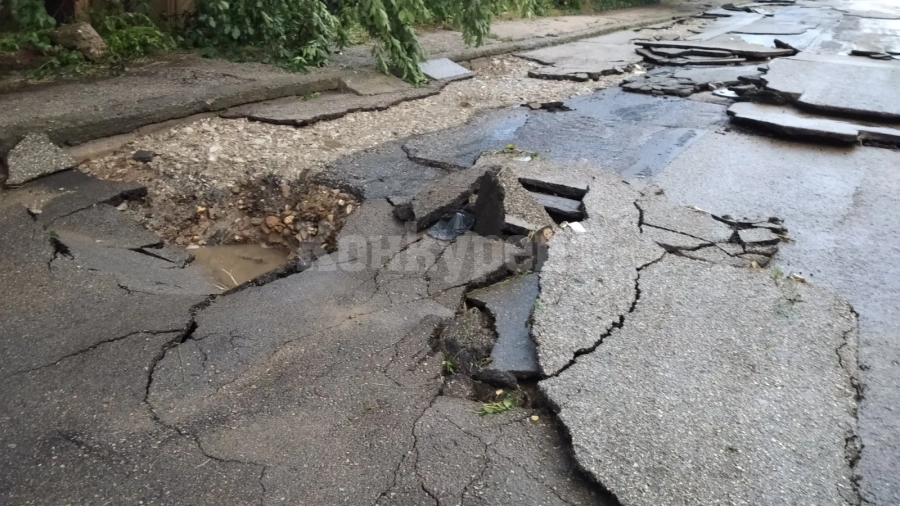 Пороят в Лом: Хората оправят щетите след бедствието