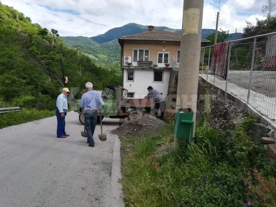 Ударна работа кипи по къта за творчество и отдих
