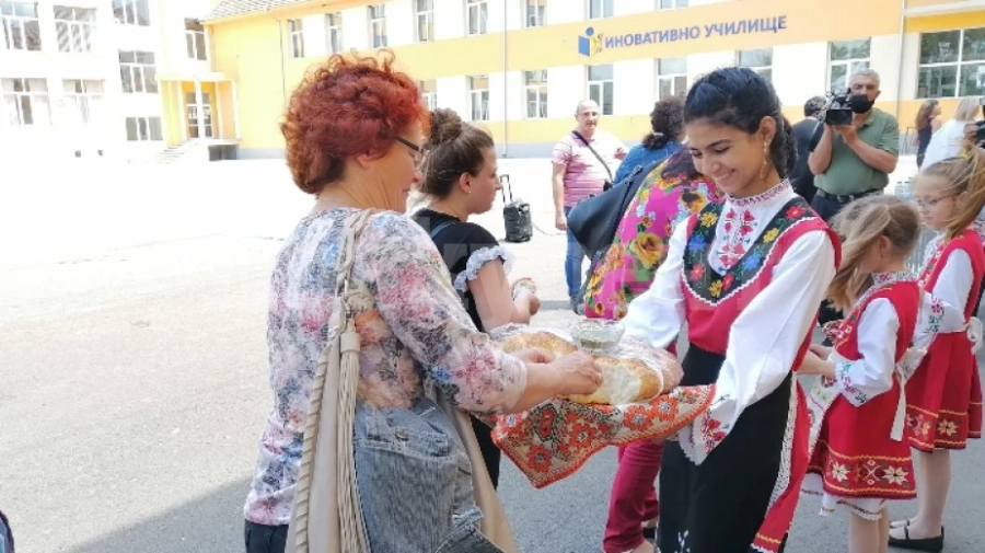 Учители от Селановци посетиха Розовата долина