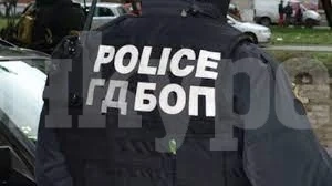 Полицията тараши мездренско село, откри цял арсенал