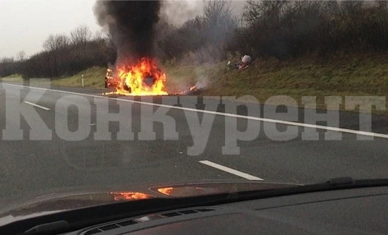 Огнена стихия! „Опел“ се запали в движение на път във Видинско