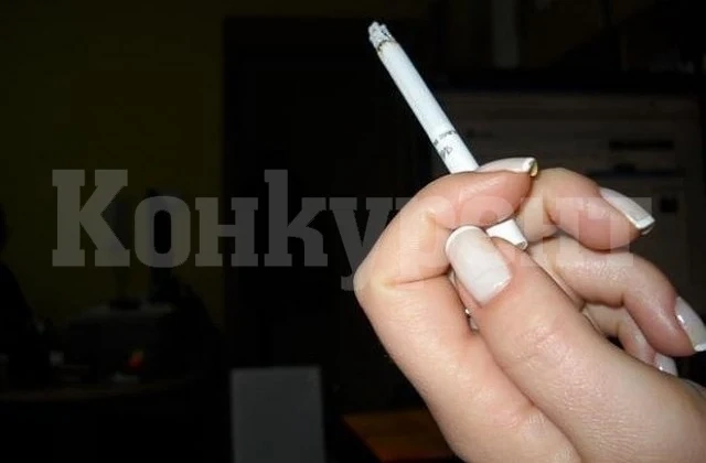 Резнаха с акт пушачка, запасила се с контрабандни цигари