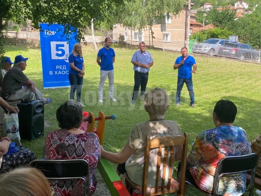 Петя Аврамова пред жители на Паволче и Челопек: Когато резултатите са налице, хората го оценяват 