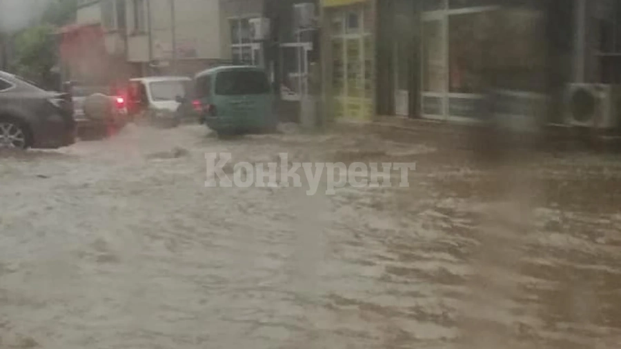 Порой отнесе улиците на Велико Търново и Горна Оряховица