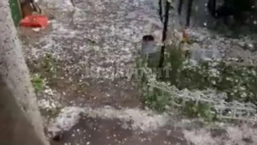 Силна буря и градушка удариха страната, вижте къде валя най-силно