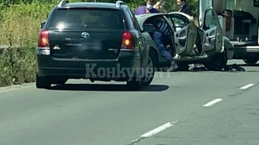 Кърваво автомеле затвори пътна артерия край морето