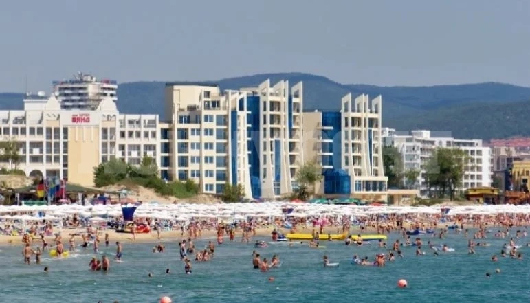 Куп чужденци изгоряха с милиони на родното море