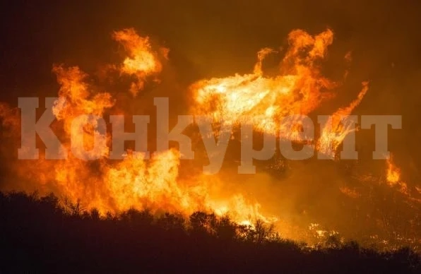 ОГНЕН АД! Голям пожар бушува край Стара Загора, горят тревни площи