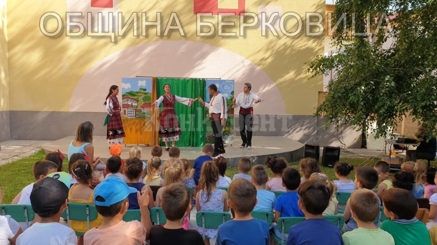 Театрални постановки в детска градина „Пролетна дъга“ и детска градина „Звънче“