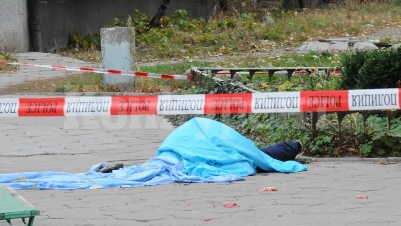 Ужасяваща гледка! 79-годишна жена полетя от 6-ия етаж на блок във Враца