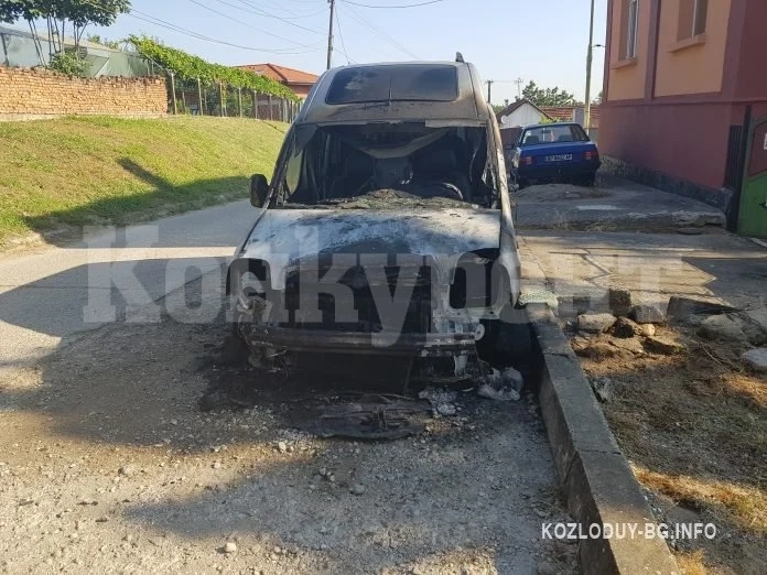 Огнена вендета озари небето в Козлодуй СНИМКИ