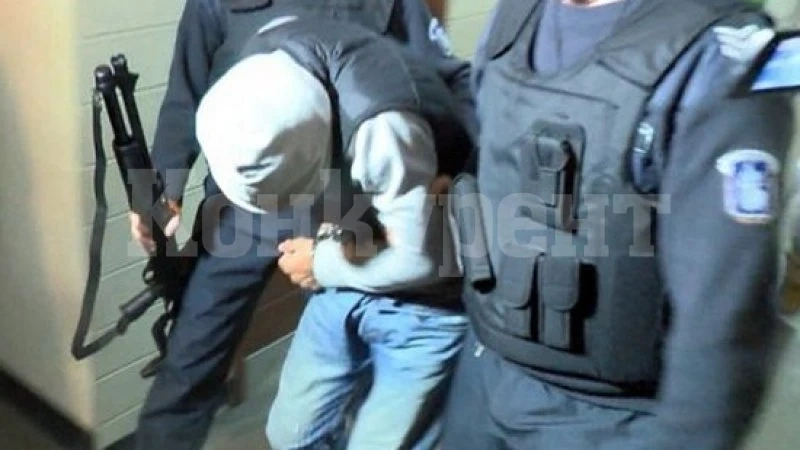 Задържаха двама заради дрога