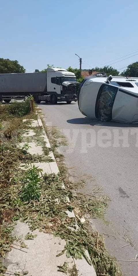 ТИР и бус катастрофираха в Ракево СНИМКИ