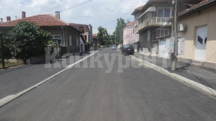 Асфалтират по план улици в Лом