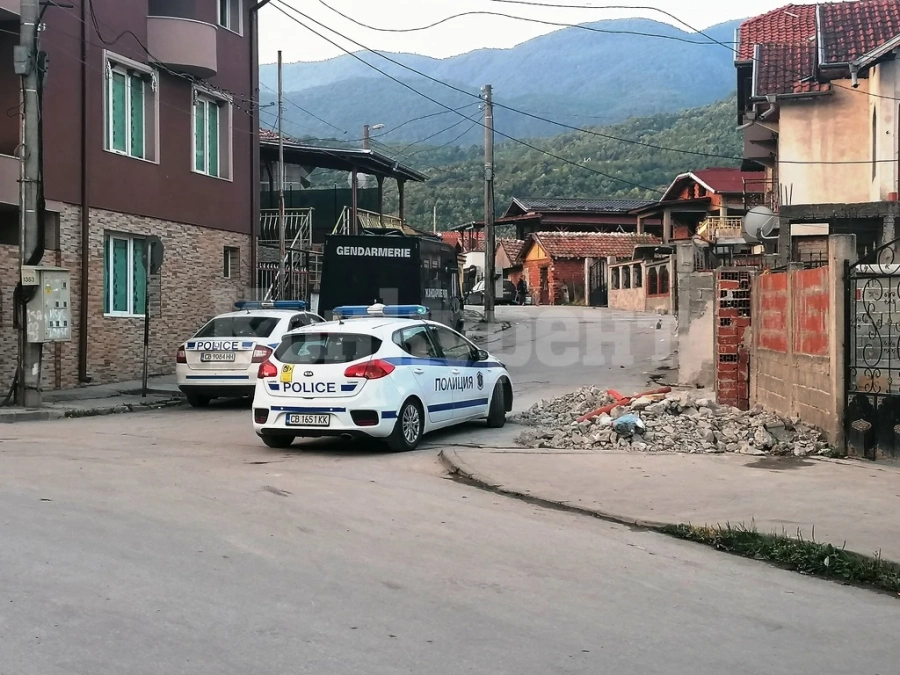 Арестуваха 11 души при спецакция в Пещера