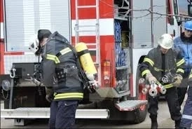 Огнеборците в Монтанско помагаха на доктори и махаха паднало дърво