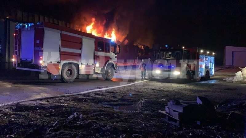 Голям пожар лумна в къща в Димово тази нощ