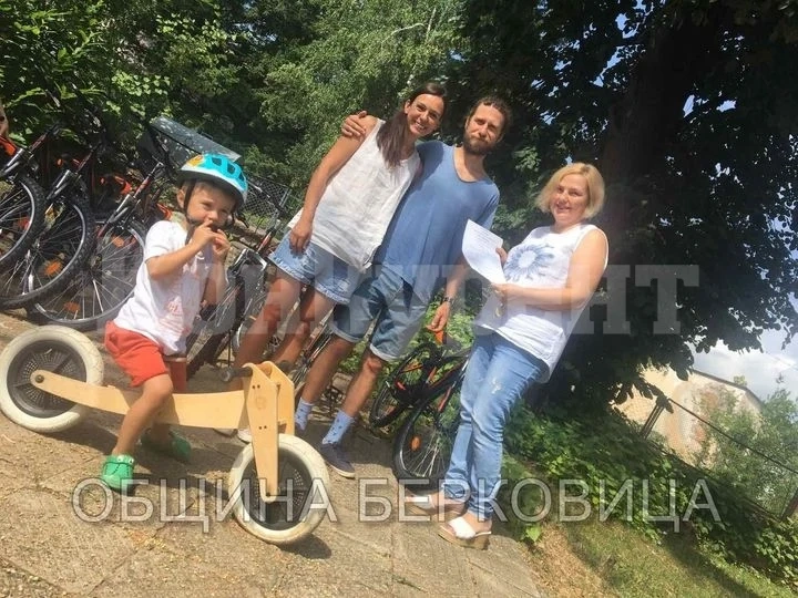 Дарители зарадваха деца в Берковица с нови велосипеди