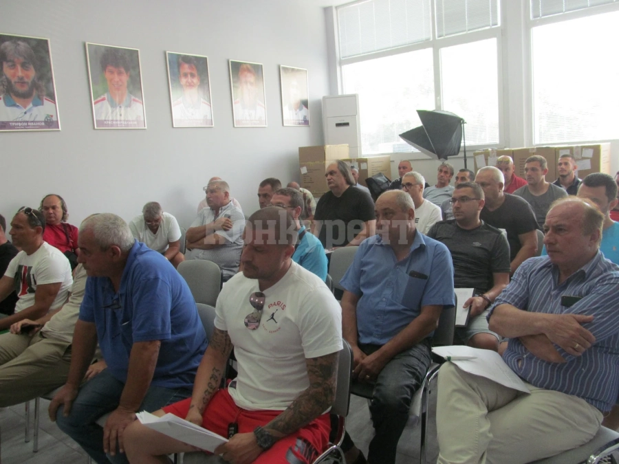 Жребият е хвърлен! По 20 маркови топки за 17-те отбора преди старта в СЗ Трета лига