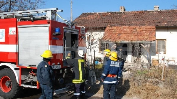 Огнена вендета! Тийнейджър с криминално минало взломи къща и я подпали
