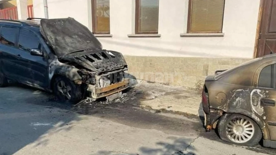 Опожариха автомобили на адвокат в Павел баня