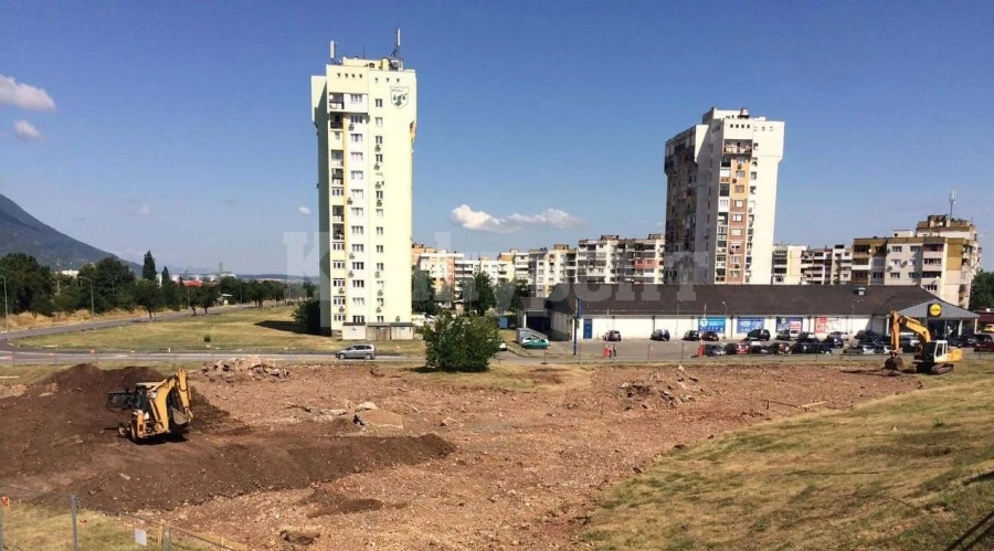 Нови два магазина строят във Враца СНИМКИ
