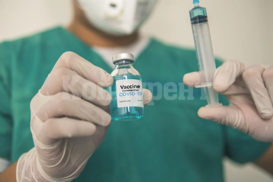 Гърция въвежда задължително ваксиниране за медици и социални работници