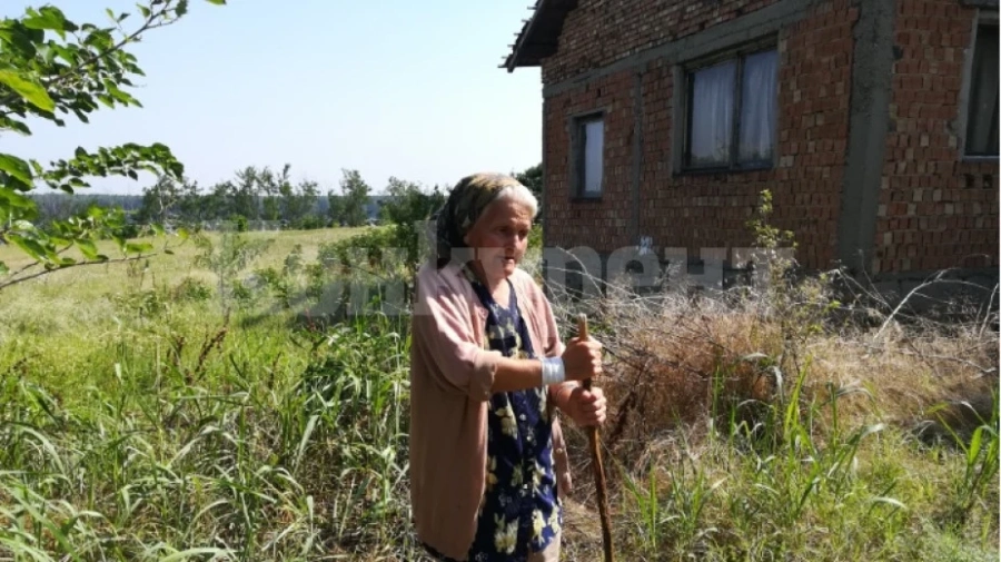 Мизерия в Северозапада! Възрастна жена живее без ток от пет години