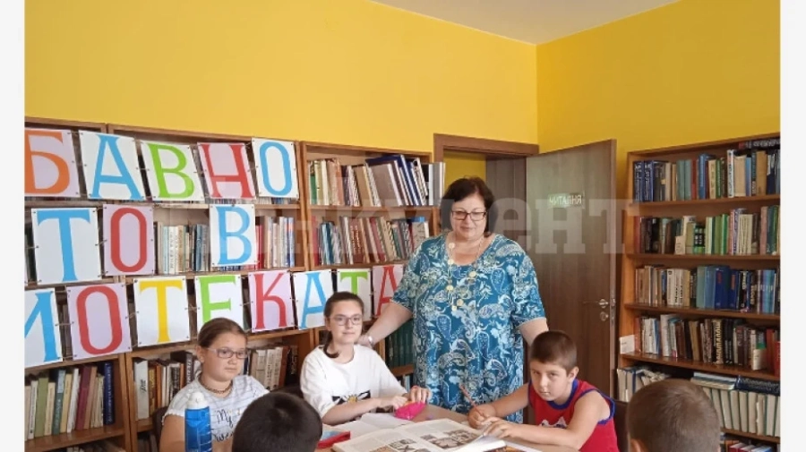 Представиха Златният век на цар Симеон в мездренската библиотека