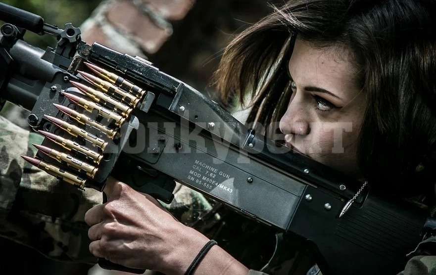 Жените в САЩ минават задължително на военен отчет, според нов законопроект