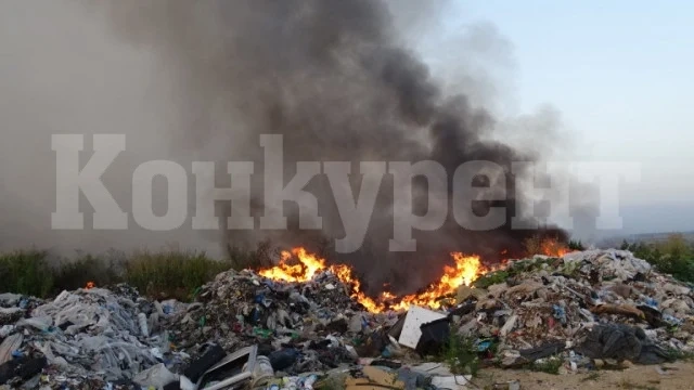 Сметището край Дупница продължава да гори