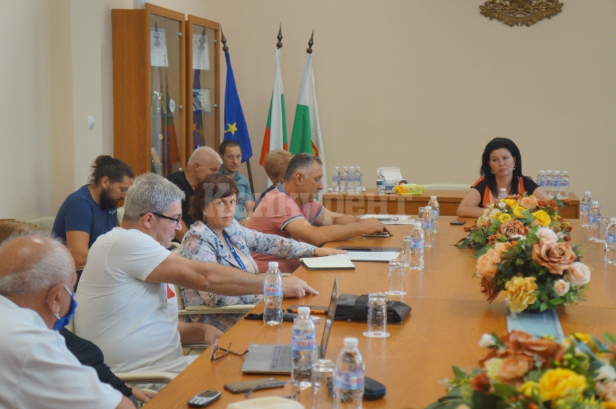Маринела Николова се срещна с граждани СНИМКИ 