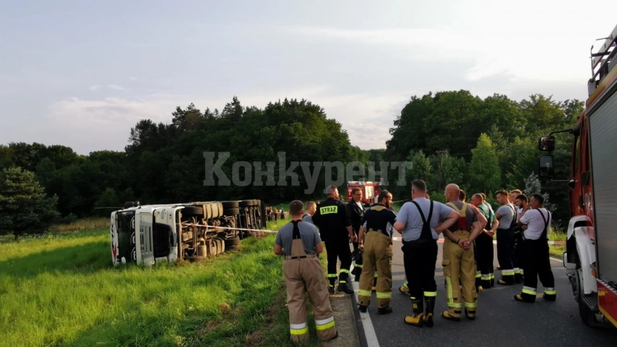 Пиян тираджия от България обърна камион с водка в Полша СНИМКИ