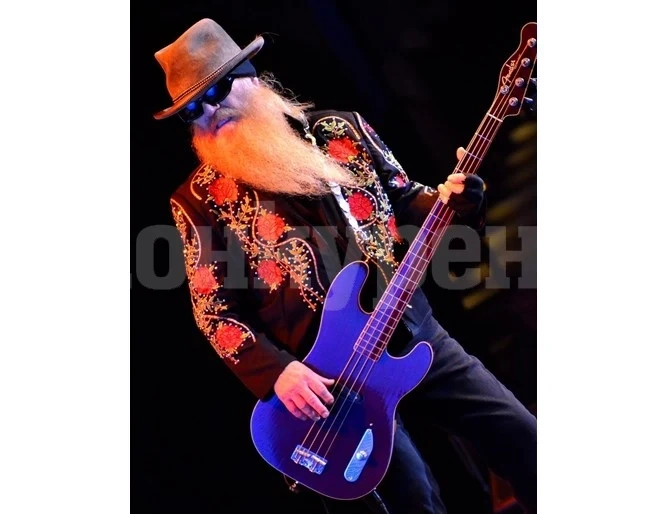 Почина басистът на ZZ Top