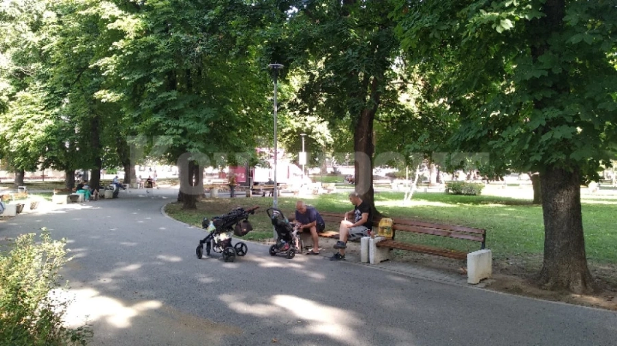 Заради високите температури в Монтана започна оросяване на улиците, раздават и минерална вода