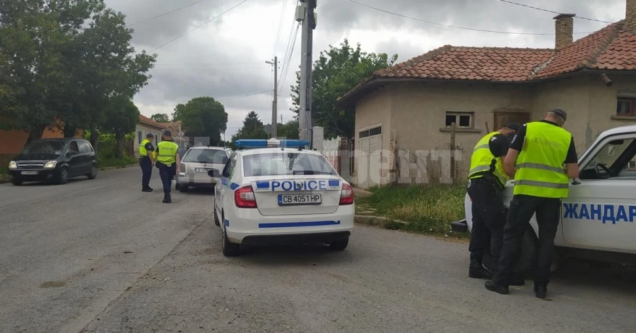 Ченгетата нахлуха в къща в Роман и откриха…