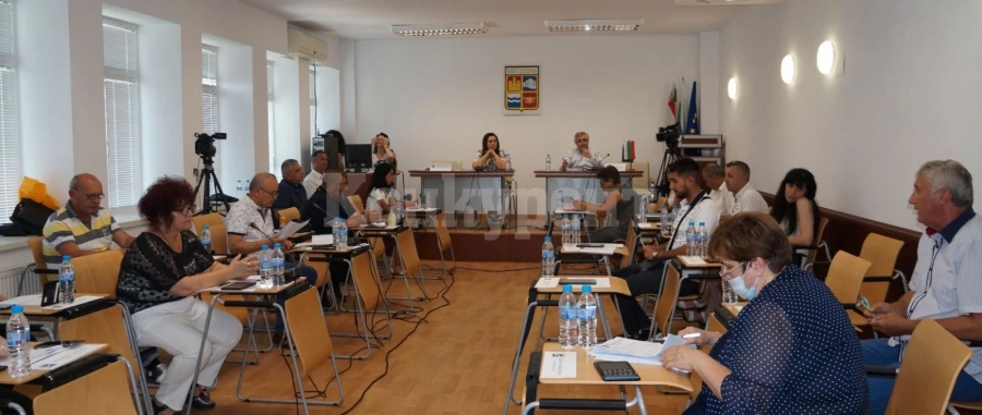 Общинският съвет върна за преработка проекта на наредбата за въвеждане на „Синя зона“ в Мездра