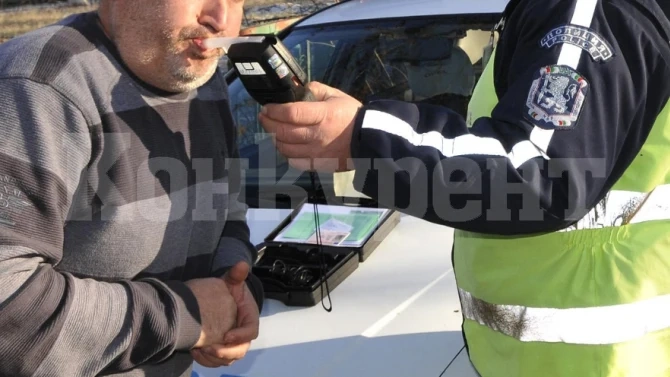 Задържаха тираджия, къркан до козирката