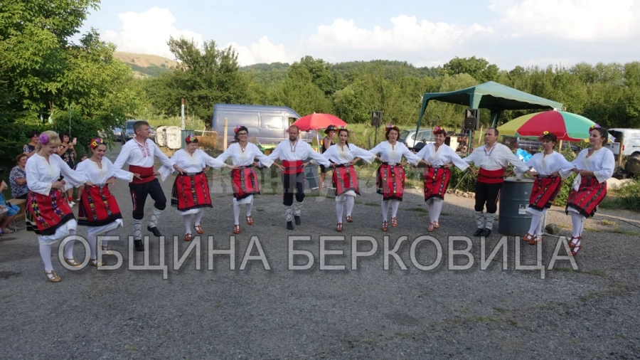 Цветен и вълнуващ празник се проведе в село Ягодово СНИМКИ